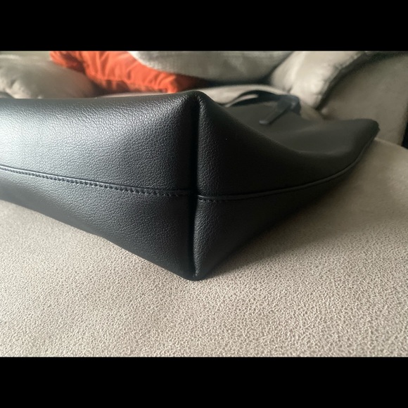 ** BRAND NEW CONDITION** Saint Laurent Black Leather North-South Shoulder Tote - Picture 5 of 12